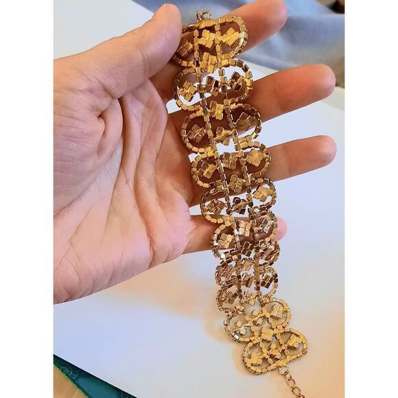 Ladies Elegant Bracelet - Style A - Picture 4 of 9